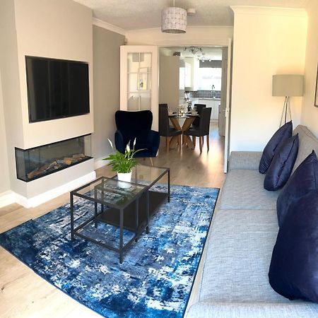 3 Bedroom - 2 Bathroom Townhouse In Corstorphine Near Murrayfield Stadium - Direct Bus To Edinburgh City Centre In 20 Minutes - Two Private Parking Spaces - Private Sunny Garden - Recently Refurbished Екстер'єр фото