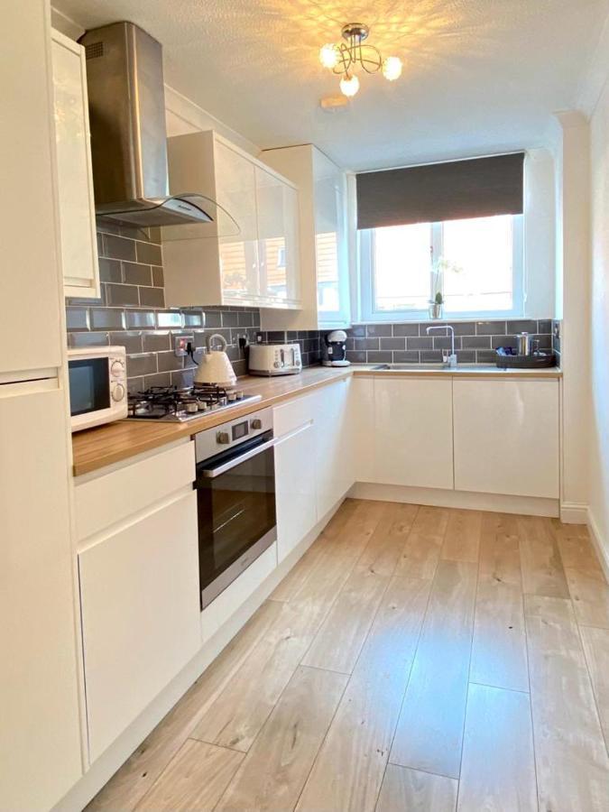 3 Bedroom - 2 Bathroom Townhouse In Corstorphine Near Murrayfield Stadium - Direct Bus To Edinburgh City Centre In 20 Minutes - Two Private Parking Spaces - Private Sunny Garden - Recently Refurbished Екстер'єр фото