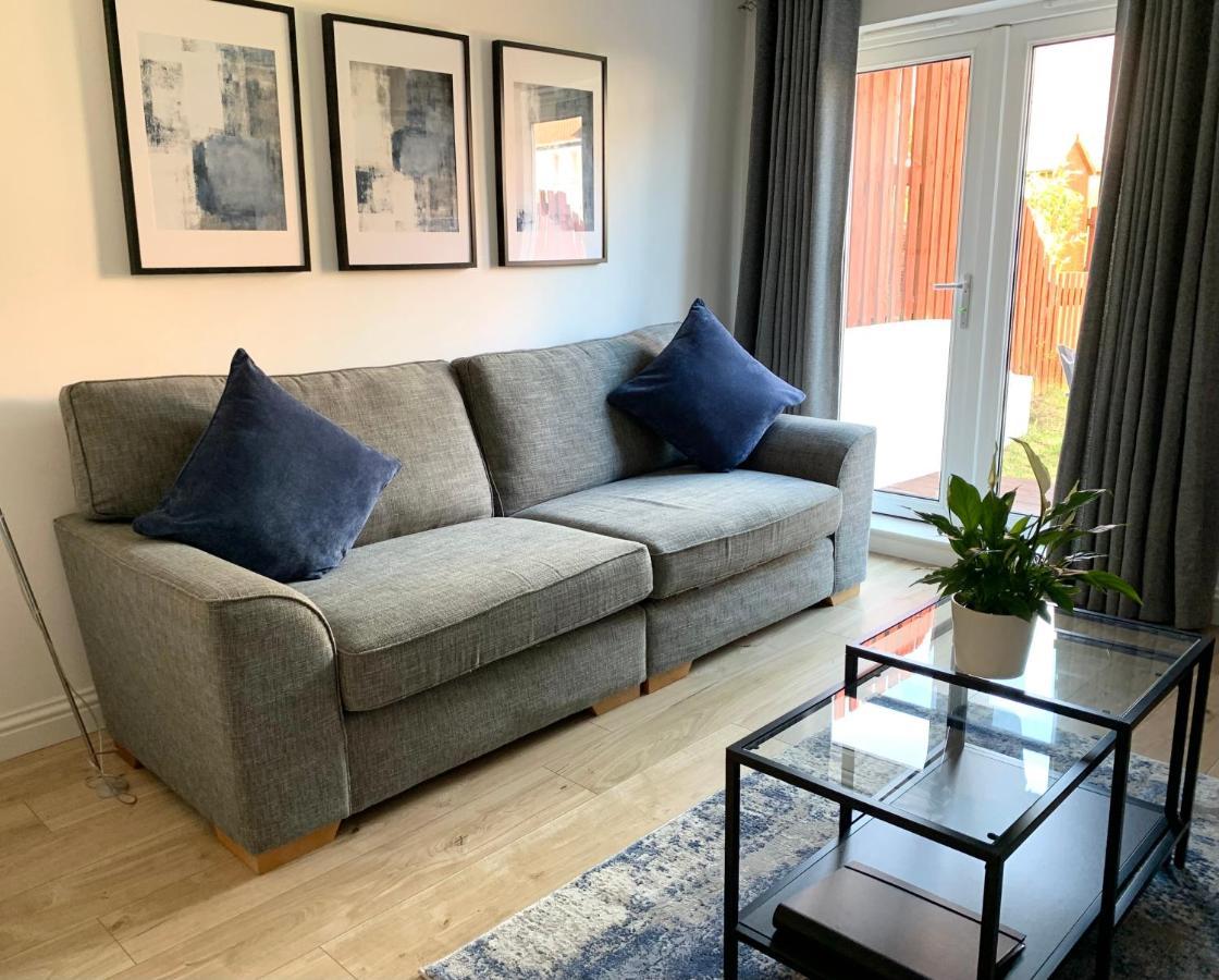 3 Bedroom - 2 Bathroom Townhouse In Corstorphine Near Murrayfield Stadium - Direct Bus To Edinburgh City Centre In 20 Minutes - Two Private Parking Spaces - Private Sunny Garden - Recently Refurbished Екстер'єр фото