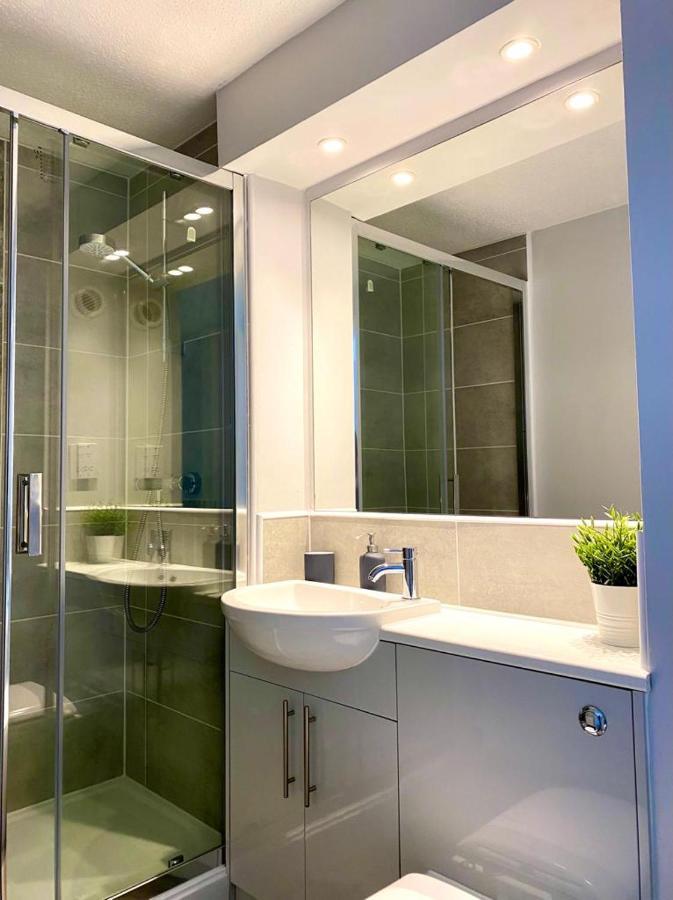 3 Bedroom - 2 Bathroom Townhouse In Corstorphine Near Murrayfield Stadium - Direct Bus To Edinburgh City Centre In 20 Minutes - Two Private Parking Spaces - Private Sunny Garden - Recently Refurbished Екстер'єр фото