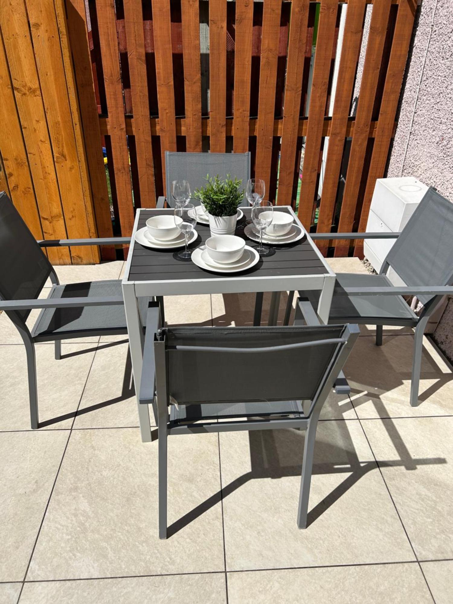 3 Bedroom - 2 Bathroom Townhouse In Corstorphine Near Murrayfield Stadium - Direct Bus To Edinburgh City Centre In 20 Minutes - Two Private Parking Spaces - Private Sunny Garden - Recently Refurbished Екстер'єр фото
