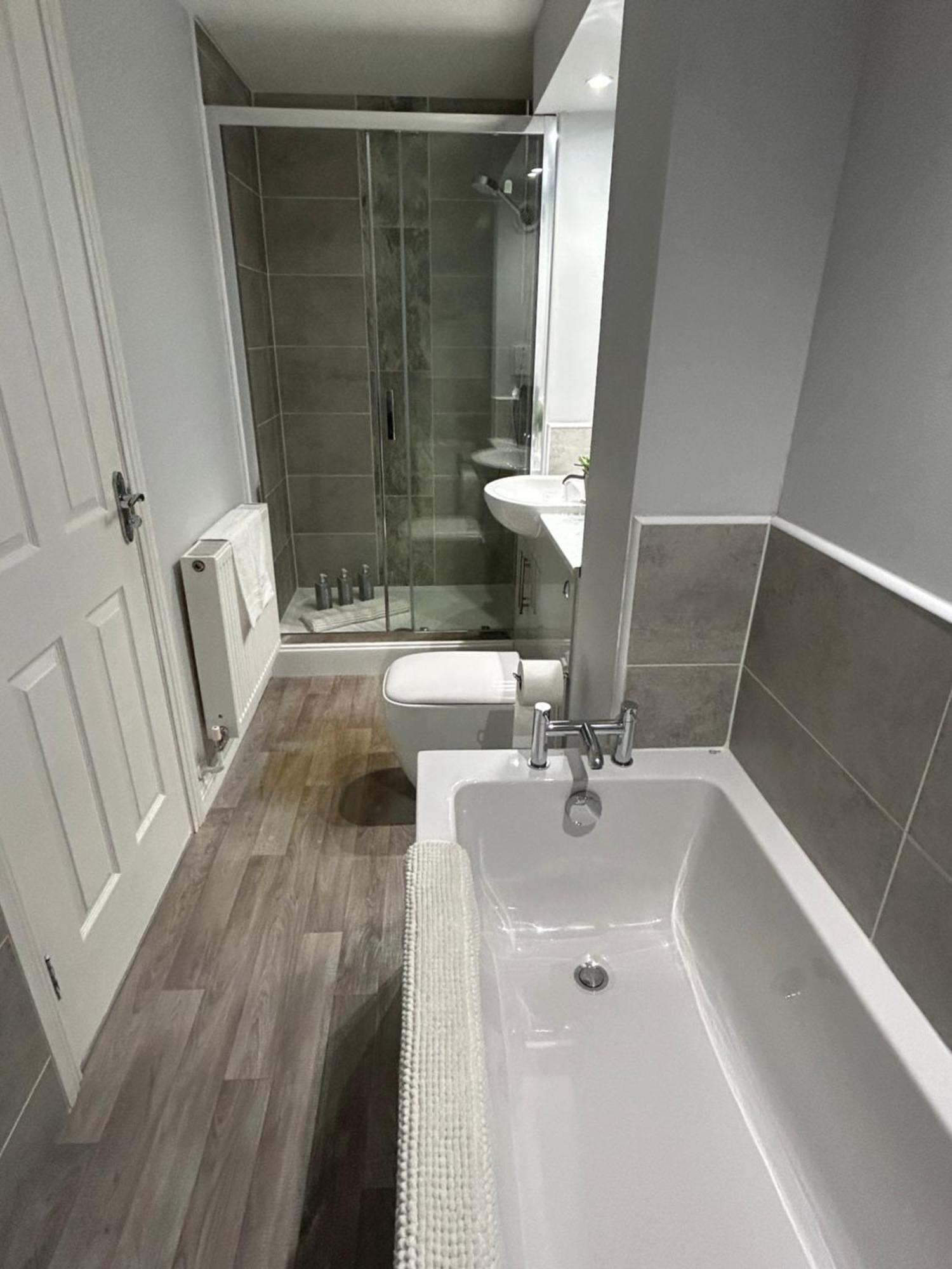 3 Bedroom - 2 Bathroom Townhouse In Corstorphine Near Murrayfield Stadium - Direct Bus To Edinburgh City Centre In 20 Minutes - Two Private Parking Spaces - Private Sunny Garden - Recently Refurbished Екстер'єр фото